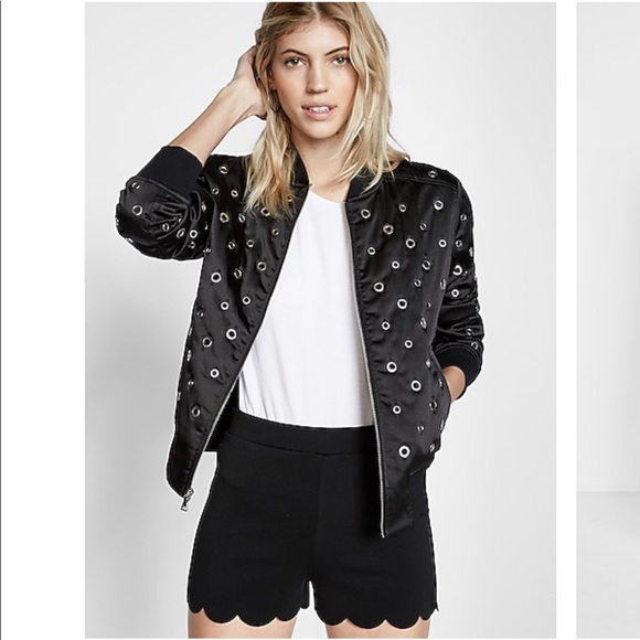 Express Black High Waisted Scalloped Shorts - Picture 3 of 4